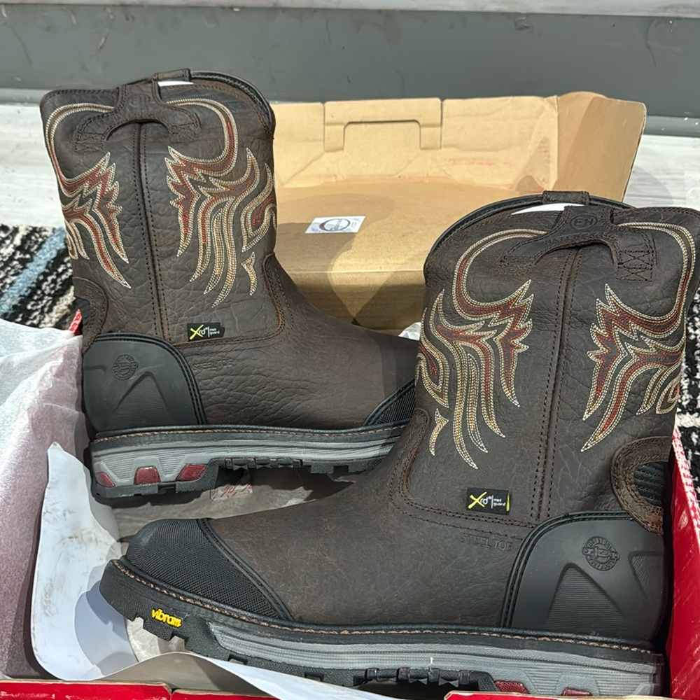 Justin Boots, Size 15 Width EE, Tumbled Mahogany steel Toe w/ Toe Bump